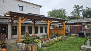 Dřevěná pergola s pultovou střechou